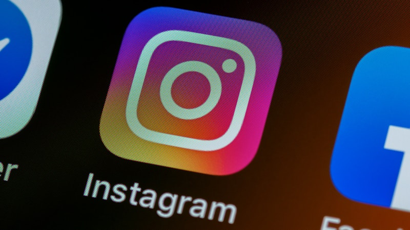 インスタを一つだけログアウトする方法｜他のアカウントは残したまま安全に切り替えるコツ