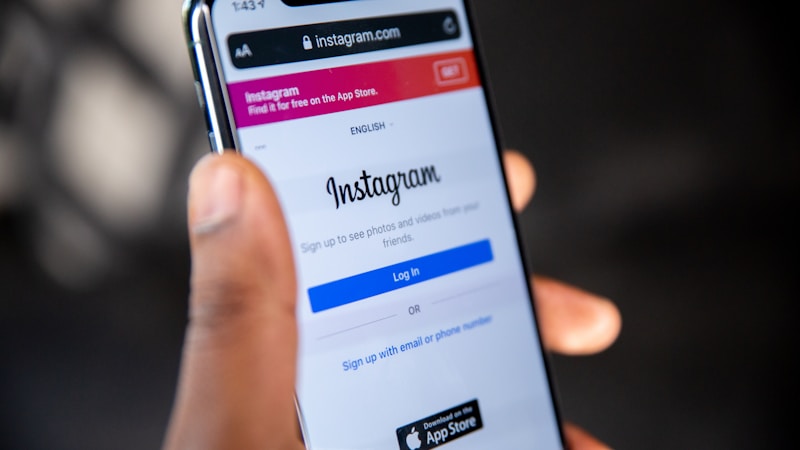インスタの月マークとは？意味・表示される原因・消し方をやさしく解説