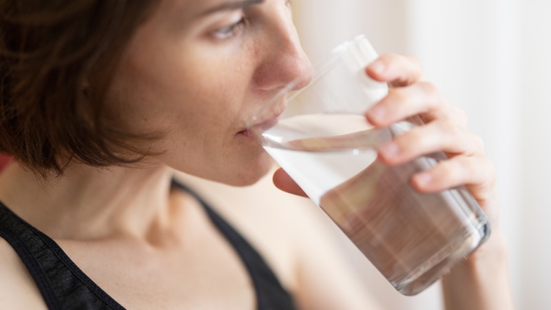 黒汁の飲み方と水の量をやさしく解説｜美味しく続けるコツとタイミングまとめ
